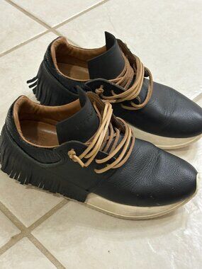 Esseutesse Leather Fringe Sneakers